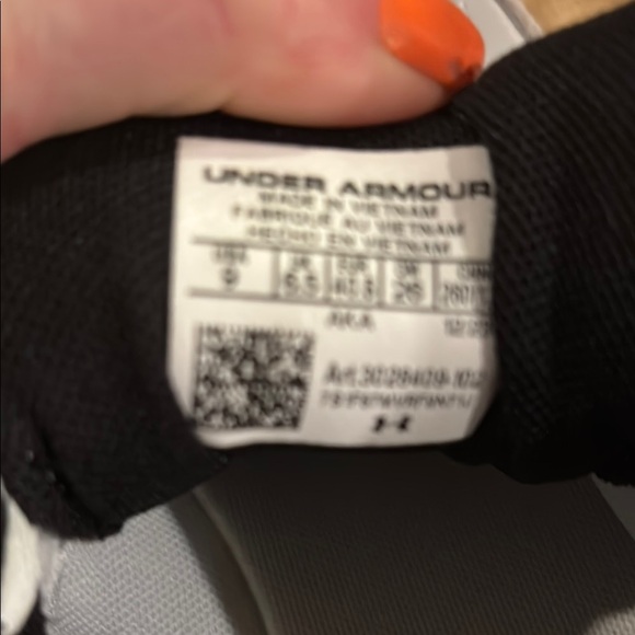 Under armour “essential runner”woman’s running shoes sz 9 - Picture 9 of 10